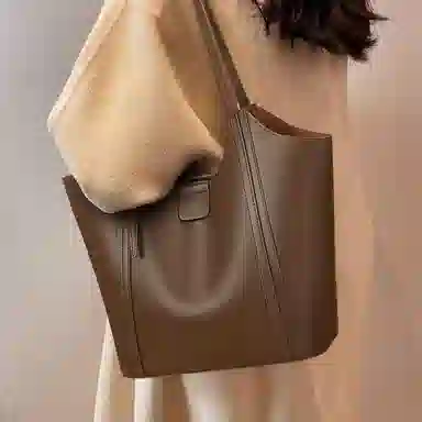 COMELY Tote Bag Brown
