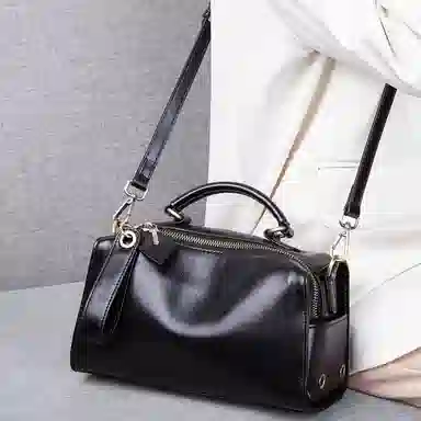 COMELY Boston Bag Classic Black