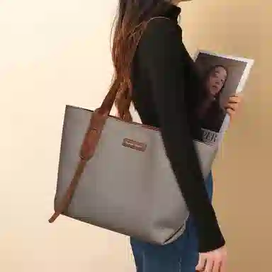 COMELY Tote