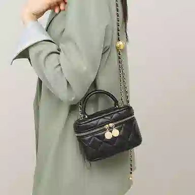 COMELY Handbag Black