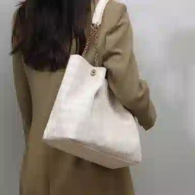 COMELY Tote