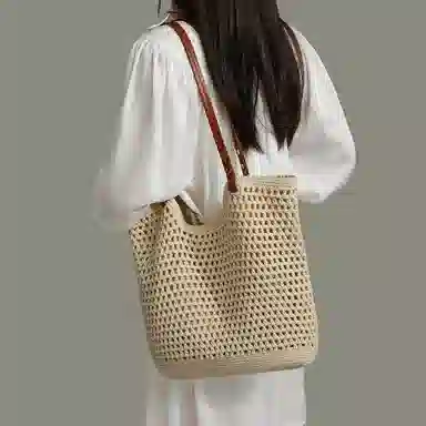 COMELY Tote