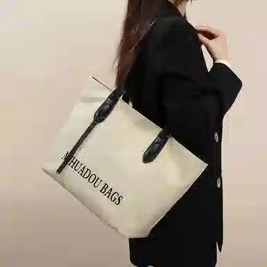 COMELY Tote Bag White Black