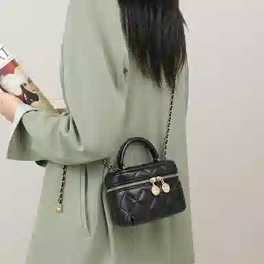 COMELY Handbag Black