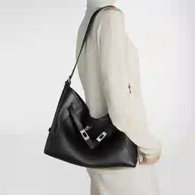 COMELY Tote
