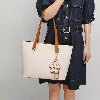 COMELY Tote