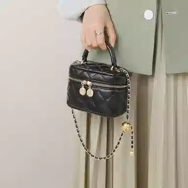 COMELY Handbag Black