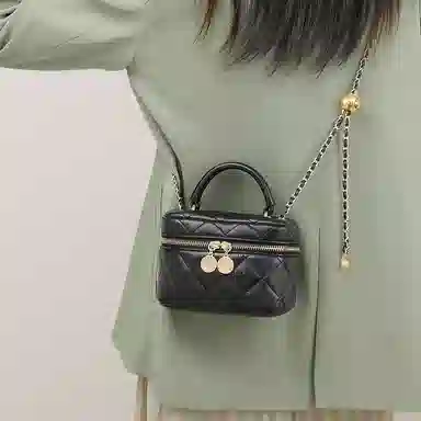 COMELY Handbag Black