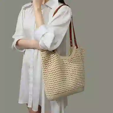 COMELY Tote