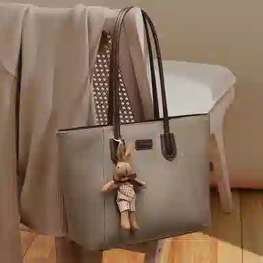 COMELY Tote Khaki