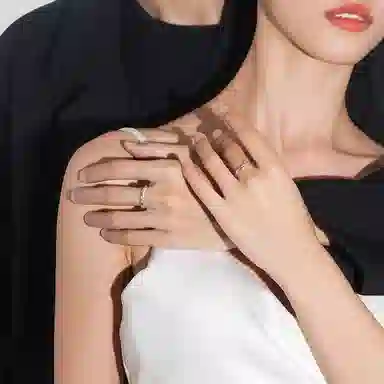 S925