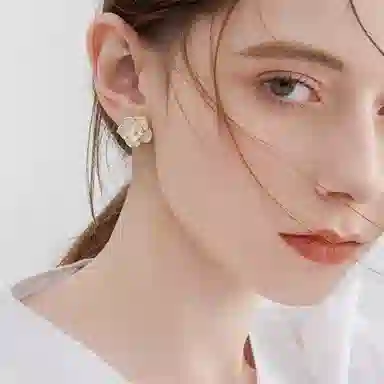 S925