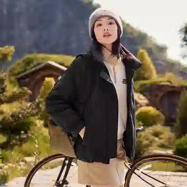 雅鹿 通勤立领拉链长袖轻薄短款小个子波浪绗线纯色羽绒服 女款