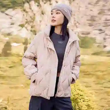 雅鹿 通勤立领拉链长袖轻薄短款小个子波浪绗线纯色羽绒服 女款