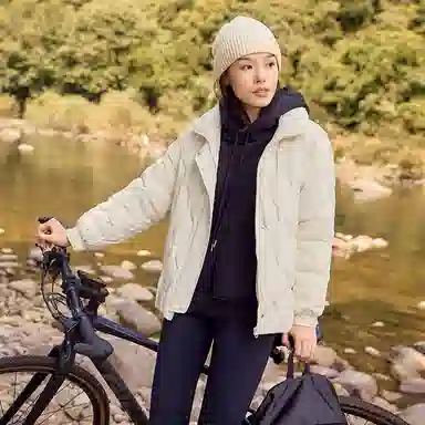 雅鹿 通勤立领拉链长袖轻薄短款小个子波浪绗线纯色羽绒服 女款