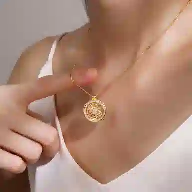 925
