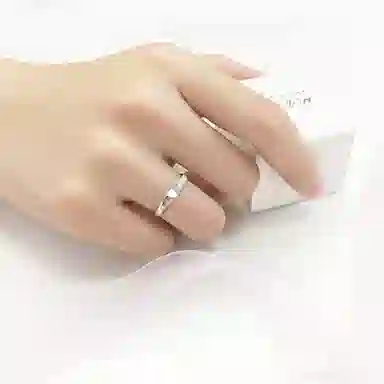 925