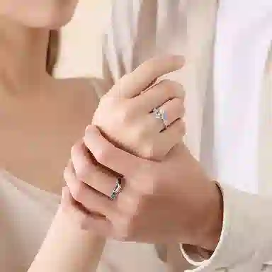 925