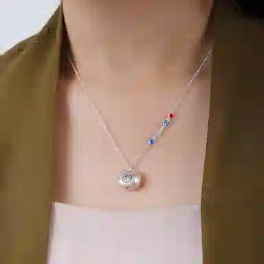 925