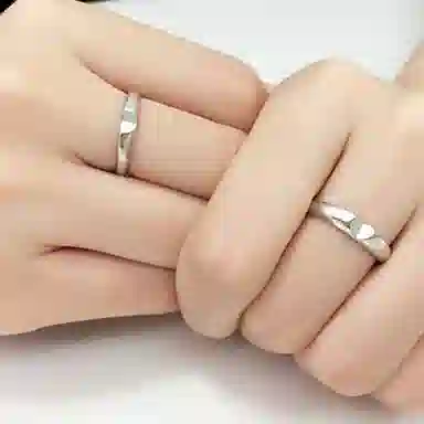 925