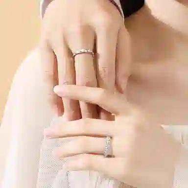 925
