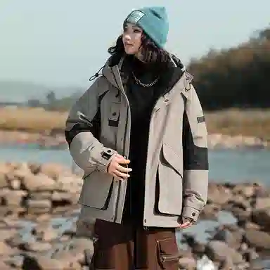 鸭鸭 短款连帽户外保暖外套羽绒服 女款