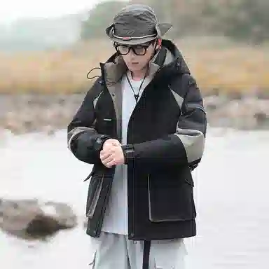 鸭鸭 短款连帽户外保暖外套羽绒服 女款