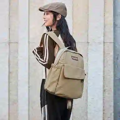 特步 运动生活系列 纯色大容量运动休闲时尚通勤背包书包 织物 双肩包 男女同款情侣款 卡基