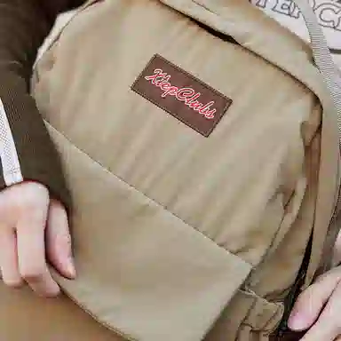 特步 运动生活系列 纯色大容量运动休闲时尚通勤背包书包 织物 双肩包 男女同款情侣款 卡基