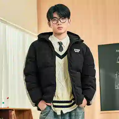 特步 生活系列 拼色拉链连帽加厚保暖休闲羽绒服 男女同款 正黑色/朦胧灰