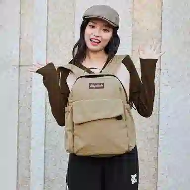 特步 运动生活系列 纯色大容量运动休闲时尚通勤背包书包 织物 双肩包 男女同款情侣款 卡基