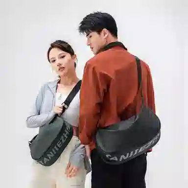 探界者 轻便防泼水大容量 涤纶皮膜材质 斜挎包 常规 男女同款情侣款 黑色/灰色/绿色