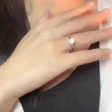 925