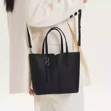 都宝路 精致简约大容量 合成革 水桶包斜挎包 中号 女款 杏色/粉色/米白/黑色