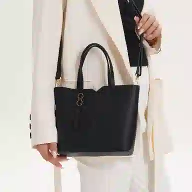 都宝路 精致简约大容量 合成革 水桶包斜挎包 中号 女款 杏色/粉色/米白/黑色