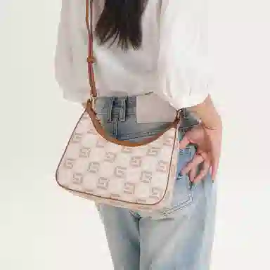 都宝路 质感复古休闲精致印花拼色百搭日常通勤小众简约 合成革 单肩包 女款 杏色