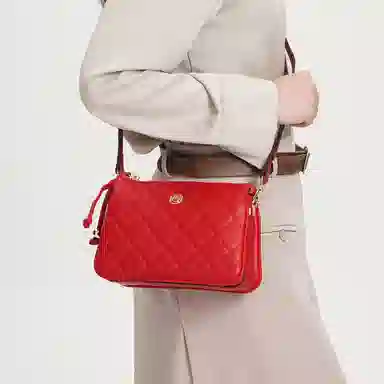 都宝路 百搭小香风菱格日常通勤气质质感精致小方包 合成革 单肩斜挎包 中号 女款 焦糖/红色/粉红