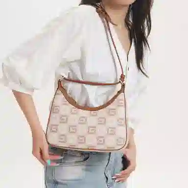 都宝路 质感复古休闲精致印花拼色百搭日常通勤小众简约 合成革 单肩包 女款 杏色