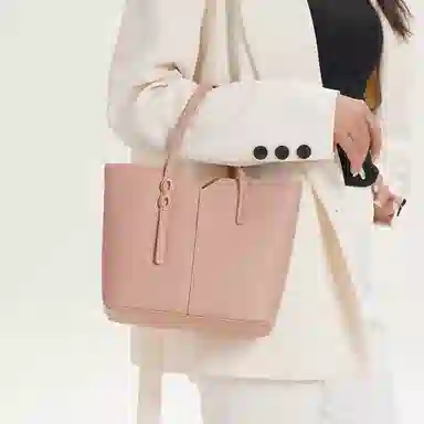 都宝路 精致简约大容量 合成革 水桶包斜挎包 中号 女款 杏色/粉色/米白/黑色