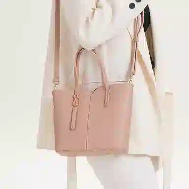 都宝路 精致简约大容量 合成革 水桶包斜挎包 中号 女款 杏色/粉色/米白/黑色