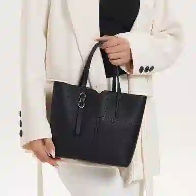 都宝路 精致简约大容量 合成革 水桶包斜挎包 中号 女款 杏色/粉色/米白/黑色