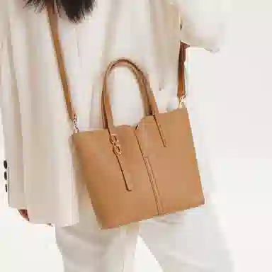 都宝路 精致简约大容量 合成革 水桶包斜挎包 中号 女款 杏色/粉色/米白/黑色