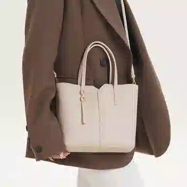 都宝路 精致简约大容量 合成革 水桶包斜挎包 中号 女款 杏色/粉色/米白/黑色