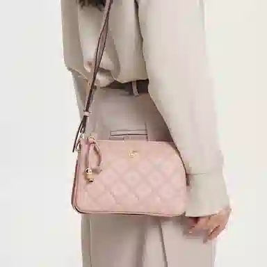 都宝路 百搭小香风菱格日常通勤气质质感精致小方包 合成革 单肩斜挎包 中号 女款 焦糖/红色/粉红