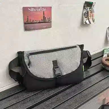 小众设计日常休闲通勤质感胸包运动出行旅行邮差包骑行包小方包 尼龙 斜挎包 男女同款情侣款 多色