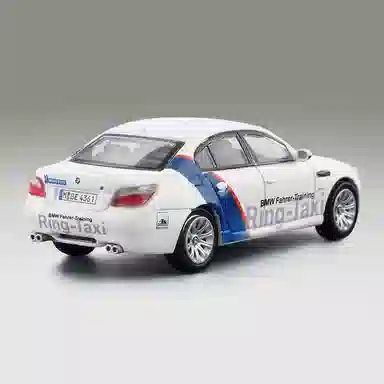 Chiyu 1:64DCT BMW M5 (E60)
