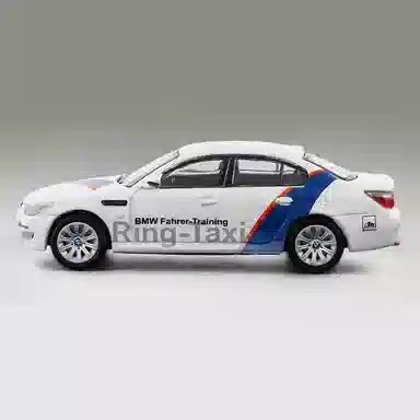 Chiyu 1:64DCT BMW M5 (E60)