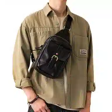 后步 小众复古通勤休闲 植鞣工艺百搭时尚潮牌骑行包 牛皮 胸包 男款 黑色