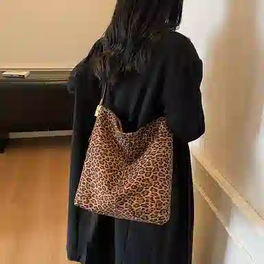 三只小鸭 小众设计豹纹简约休闲上班通勤 皮绒 单肩包 女款 绿色/米白色/棕色/咖啡色