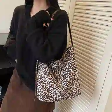 三只小鸭 小众设计豹纹简约休闲上班通勤 皮绒 单肩包 女款 绿色/米白色/棕色/咖啡色